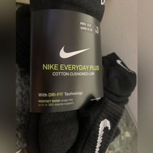 Nike low cut 6 pack medium socks